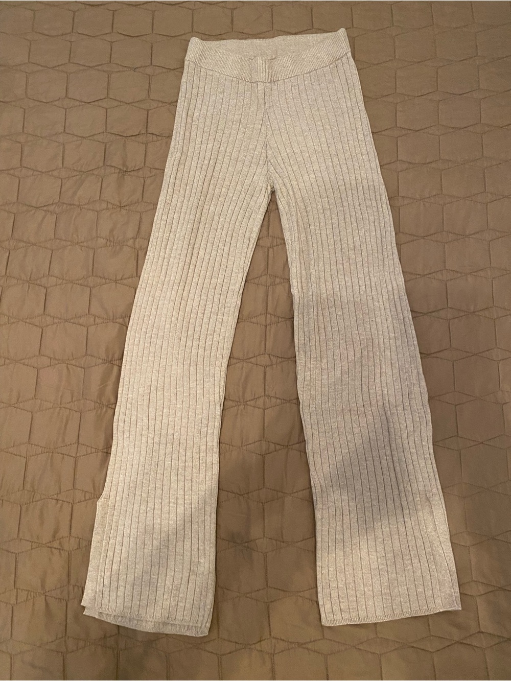 GAP size S cream Ribbed Knit Pants - split on sides